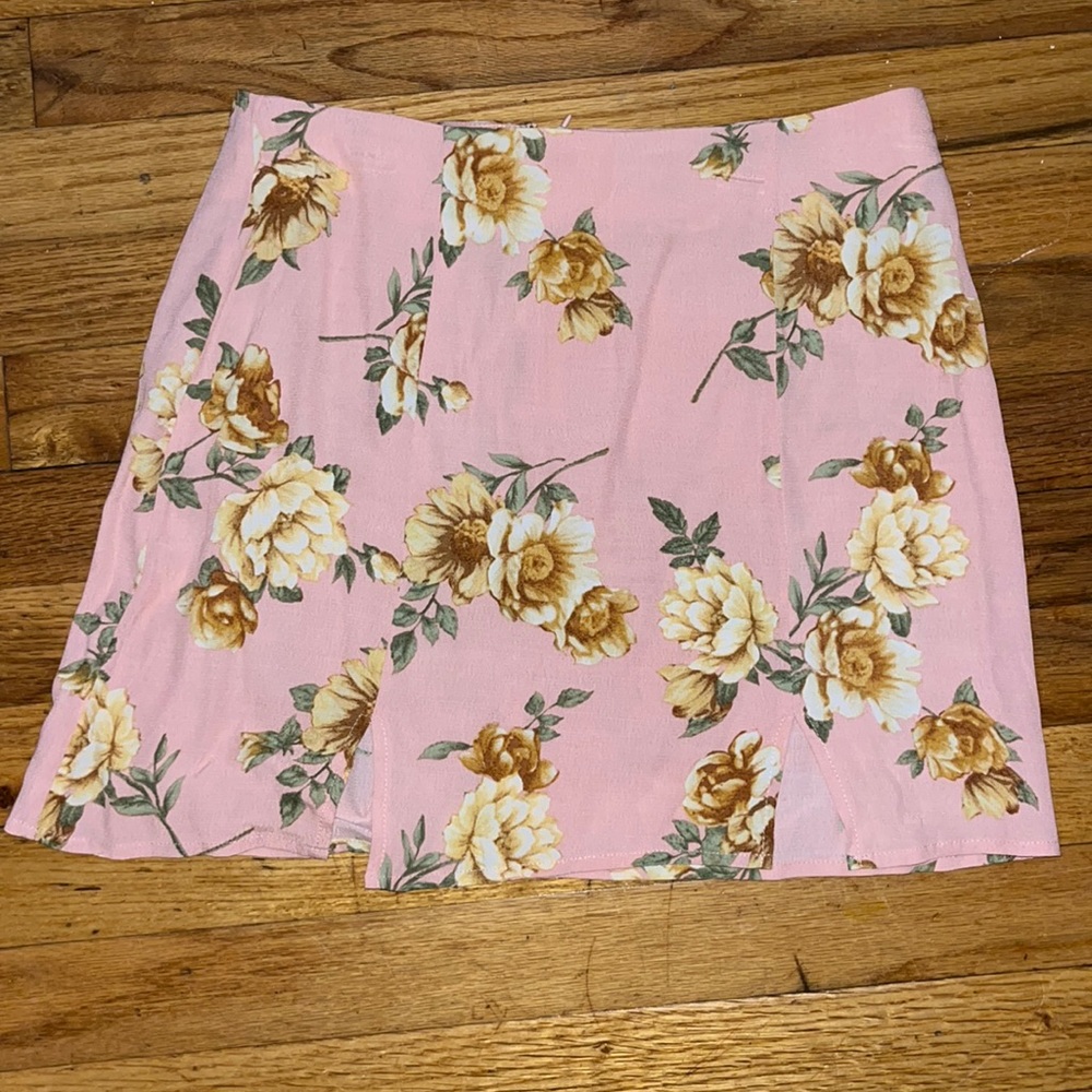 Floral skirt with zipper in the back